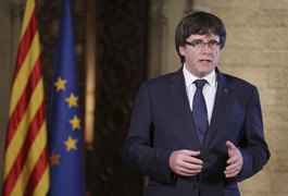 Presidente da Catalunha diz rejeitar decisão do governo espanhol de tirá-lo do poder