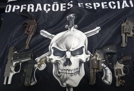 PM apreende seis armas de fogo em festa com apologia à facção criminosa, em Alagoas