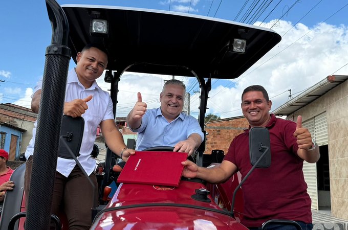 Em Joaquim Gomes, Alfredo Gaspar realiza entregas para agricultura familiar e assistência social e destina emenda R$ 514 mil ao município