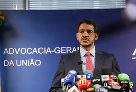 Senador apresenta relatório favorável à indicação de Messias ao STF