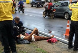 Mulher e criança são atropelados ao tentar atravessar Fernandes Lima