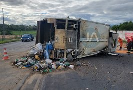 Grave acidente com caminhão de coleta de lixo deixa feridos na AL-115, no Agreste de Alagoas