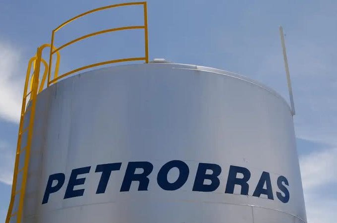 Petroleiros aprovam greve nacional a partir de segunda-feira