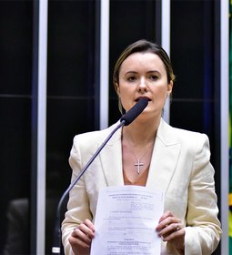 Projetos de lei de Júlia Zanatta geram debate nacional sobre Lei Maria da Penha e falsas denúncias