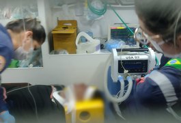 Ônibus escolar realiza ultrapassagem irregular e atinge frontalmente condutor em ciclomotor, em Arapiraca