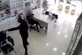 Câmeras registram suspeito de assalto a ótica no Centro de Arapiraca; Polícia já investiga
