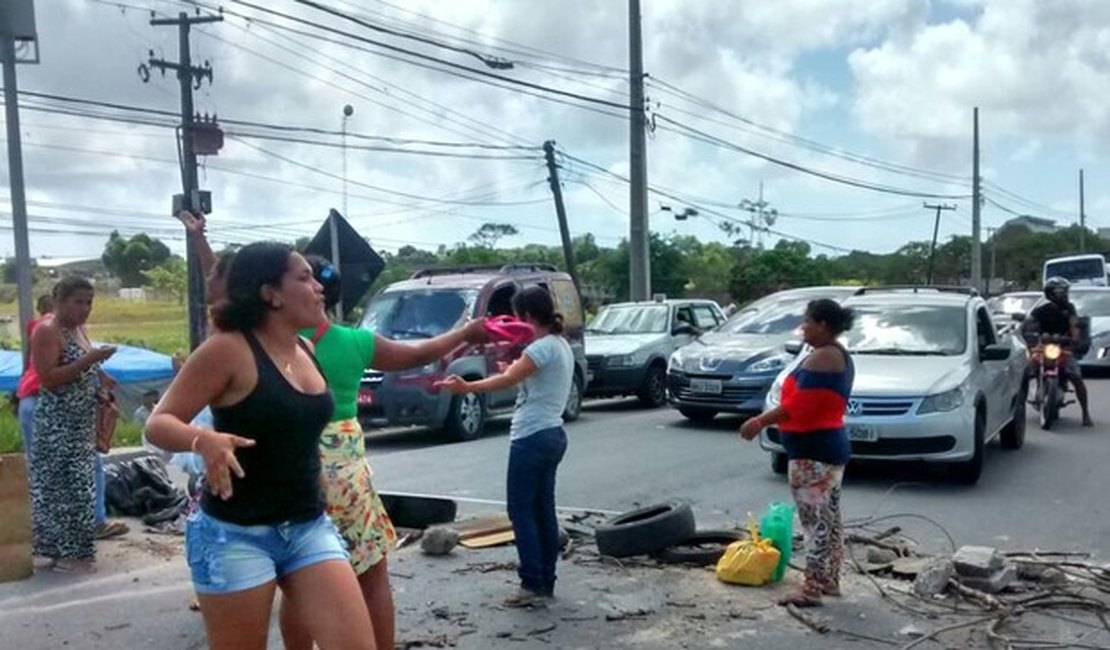 Familiares de presos protestam contra visitas suspensas em Alagoas