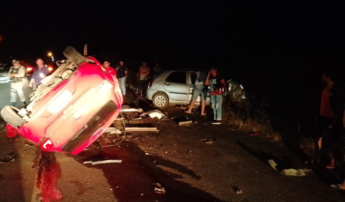 Batida frontal durante tentativa de ultrapassagem deixa três mortos e um ferido na AL-115