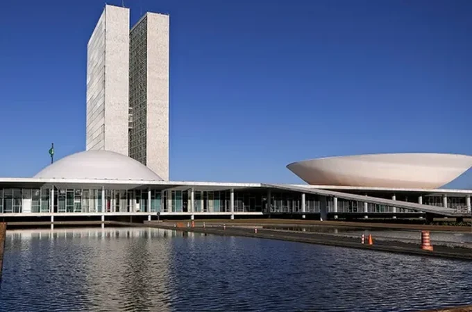 Congresso promulga PEC que acaba com a escala 6x1 nesta sexta-feira (16)