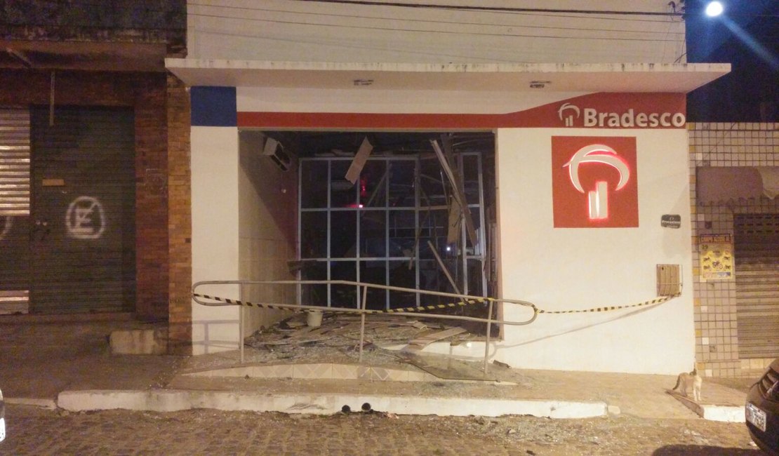 Bandidos explodem caixas eletrônicos na cidade de Boca da Mata
