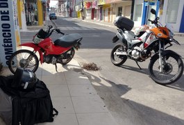 Colisão envolvendo duas motocicletas deixa uma pessoa ferida no Centro de Arapiraca