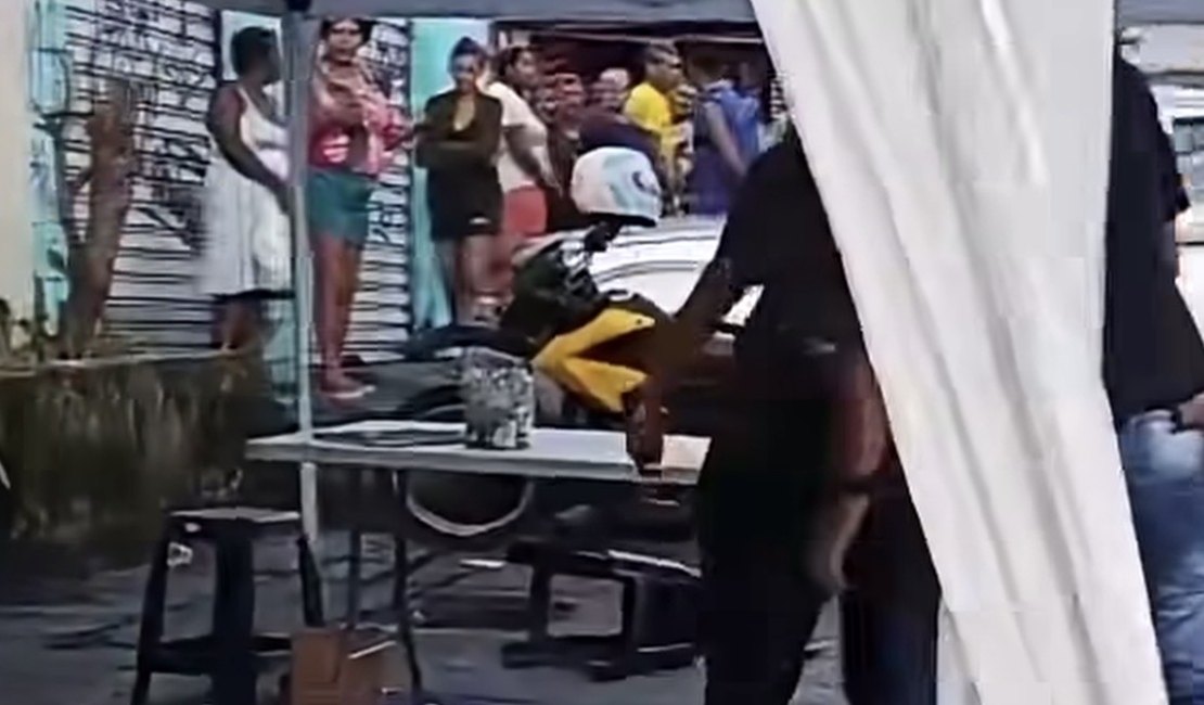 Confeiteira tem mais de R$ 11 mil em prejuízo após mulher atacar barraca e destruir bolos