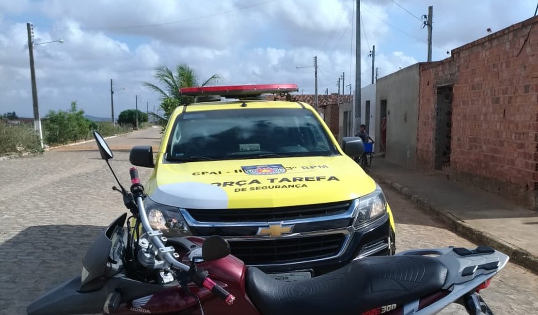Força tarefa do 3º BPM recupera motocicleta com queixa de roubo em Arapiraca