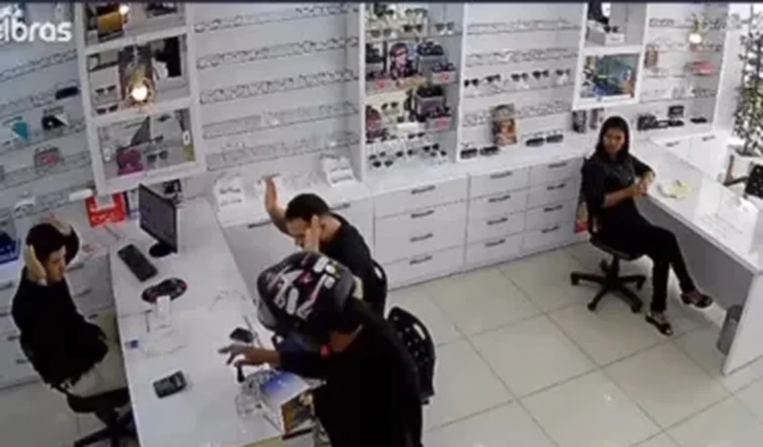 Polícia identifica suspeito de assaltar ótica em Arapiraca