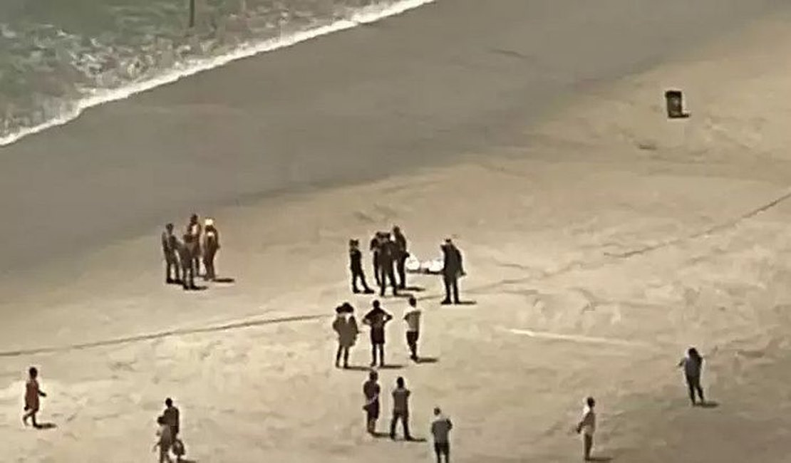 Lancha atropela duas pessoas em praia no Balneário Camboriú