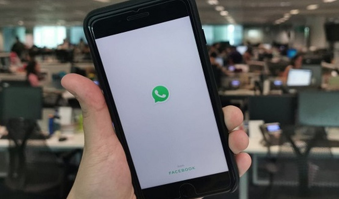 WhatsApp exibe mensagem 'from Facebook' e assusta usuários