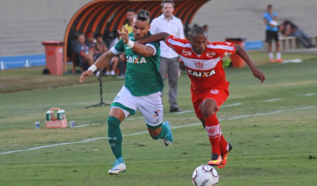 CRB é goleado por 3 a 0 pelo Goiás no Serra Dourada; veja os gols