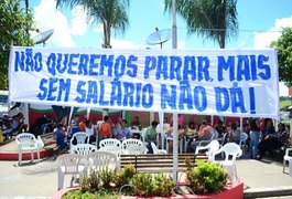 Professores realizam manifestação, mas derrapam no português, em AL; confira