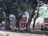 Homem é flagrado urinando em praça pública e caso repercute em Arapiraca