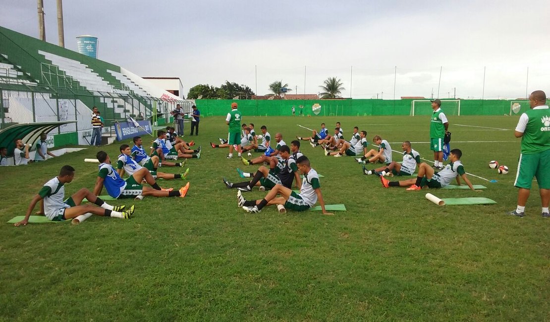 Elenco praiano treinou nos dois períodos nesta terça-feira