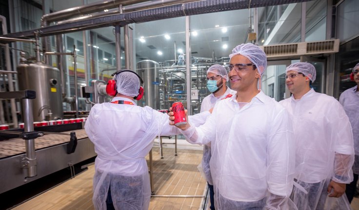 JHC visita fábrica da Coca-cola e reafirma compromisso com a geração de emprego