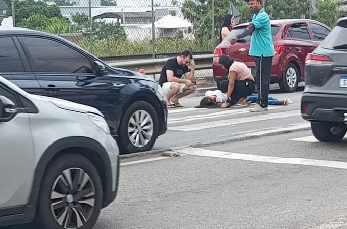 Mulher é atropelada por carro enquanto atravessava na faixa de pedestres, em Arapiraca