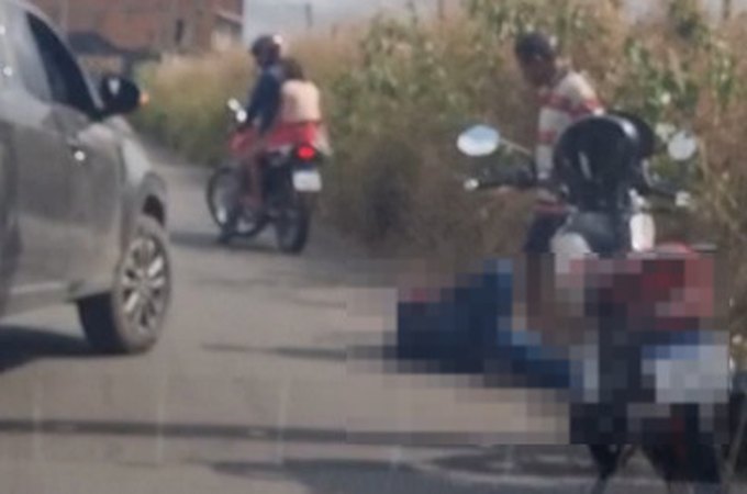 Batida envolvendo duas motos deixa jovens feridos em Arapiraca