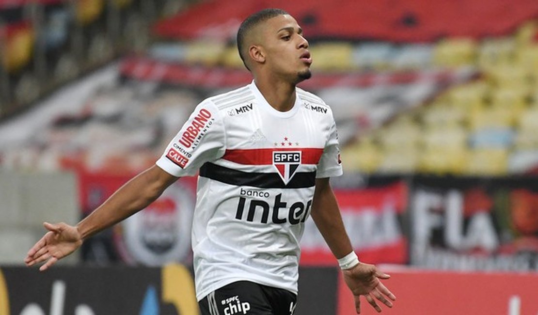 Com falha de Hugo e dois de Brenner, São Paulo vence o Flamengo no Maracanã