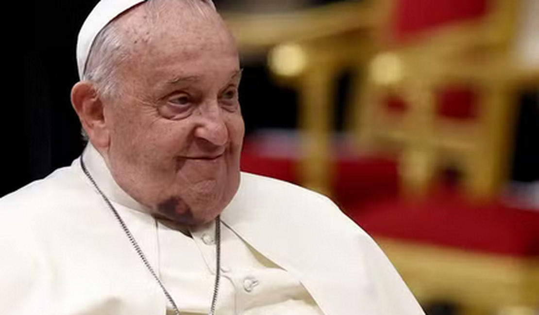 Papa Francisco tem pneumonia nos dois pulmões, diz Vaticano