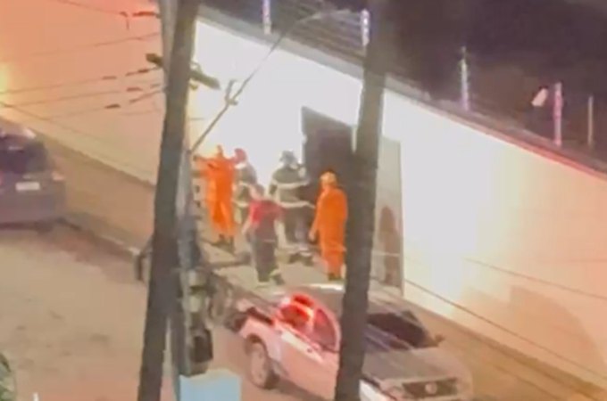 Bombeiros são acionados após incêndio em medidor de energia elétrica de residência em Arapiraca