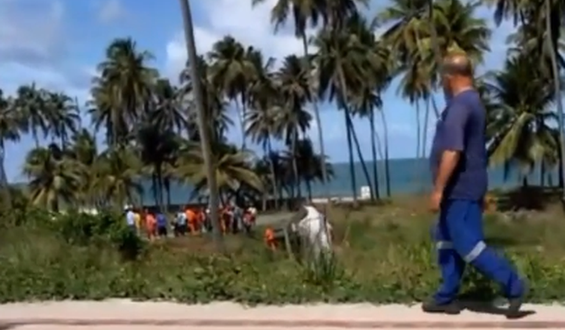 Caminhão tomba após ficar sem freio em rodovia alagoana