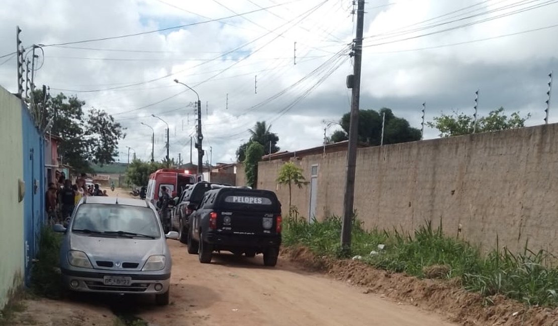 Homem é baleado com dois tiros na cabeça no bairro Canaã, em Arapiraca