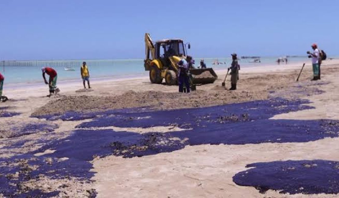 Sobe para 30 o número de praias atingidas pelo óleo no litoral alagoano, diz Ibama