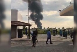 VÍDEO. Avião da FAB cai no Rio de Janeiro, mas pilotos conseguem ejetar