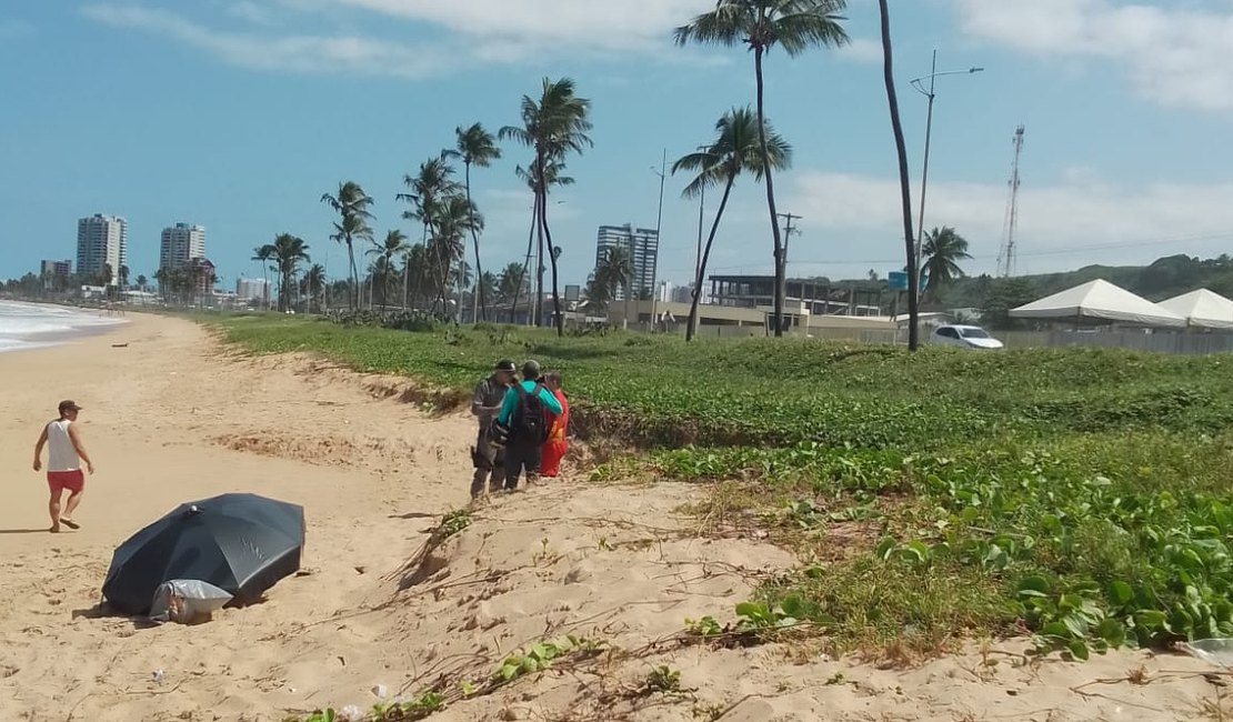 Atleta morre durante competição de handsurf em Maceió