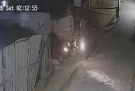 Câmeras mostram criminoso matando instrutor de artes marciais a tiros em São Miguel dos Campos