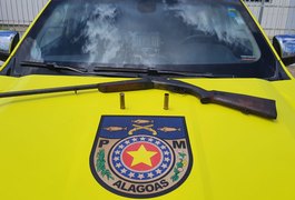 Homem é preso com espingarda após matar cachorro, em Lagoa da Canoa