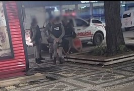 Casal é preso após roubo em farmácia no Centro de Arapiraca