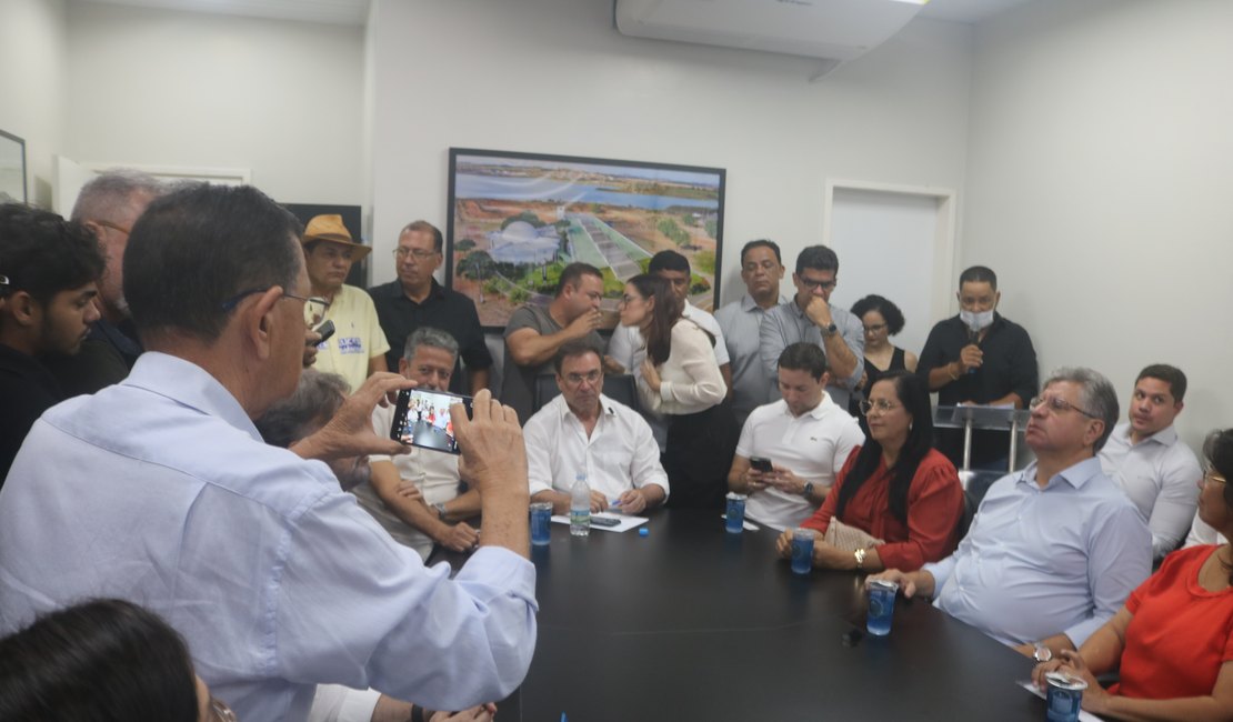 Luciano Barbosa assina ordem de serviço para pavimentação do bairro Nova Esperança, em Arapiraca; assista