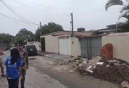 Servente de pedreiro é morto em via pública ao ser atingido na cabeça com mais de 10 tiros em Maceió