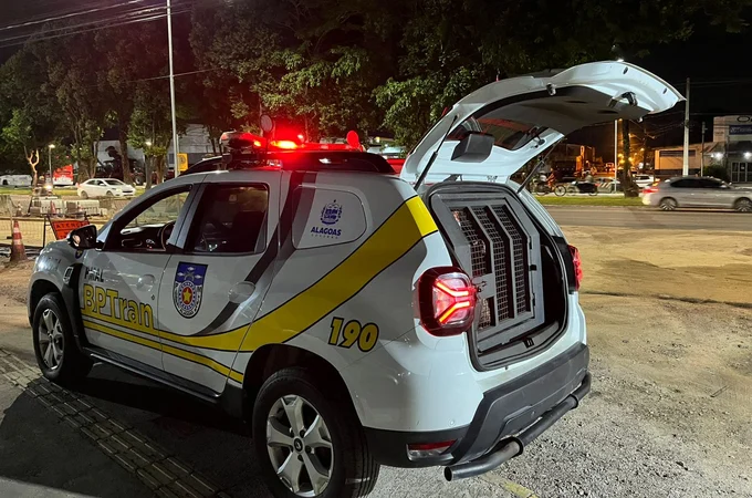 Bptran prende homem suspeito de tráfico de drogas e com mandado de prisão em aberto