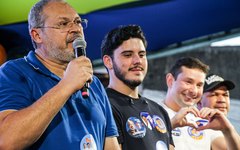 Dário Roberto mobiliza multidão em Feira Grande em grande caminhada de apoio a Lucas Barbosa e Alvinho Lira