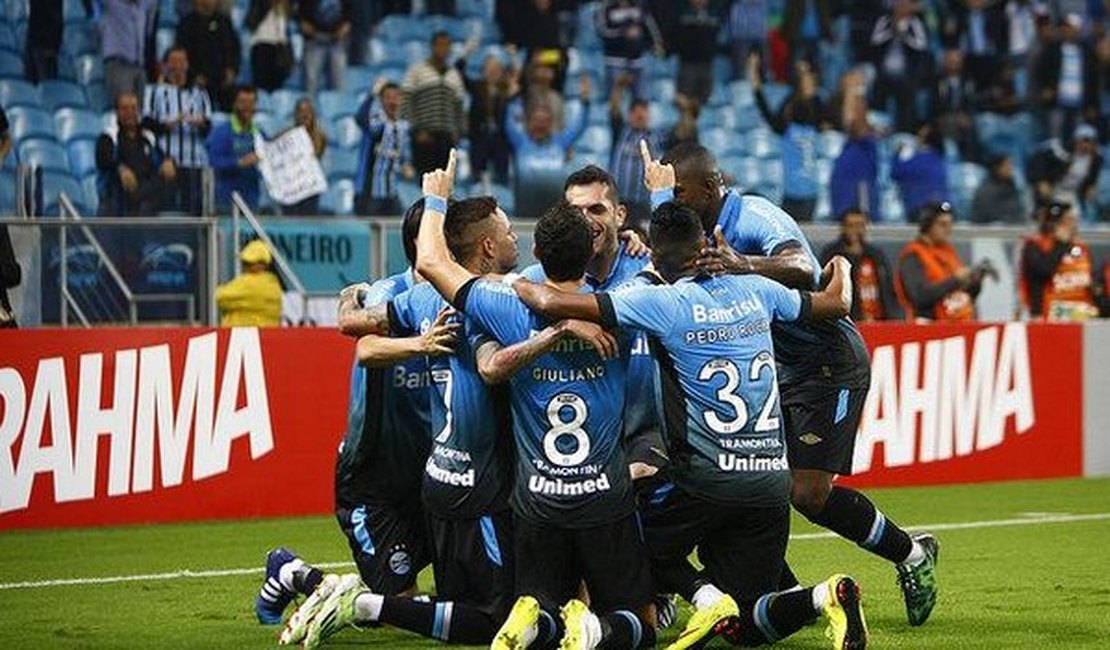 Com início fulminante, Grêmio vence e amplia a crise do Corinthians