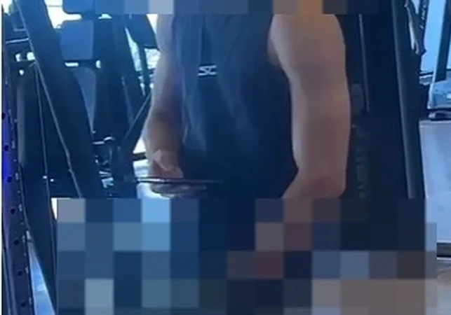 Jovem é expulso de academia após ser flagrado se masturbando, em Arapiraca