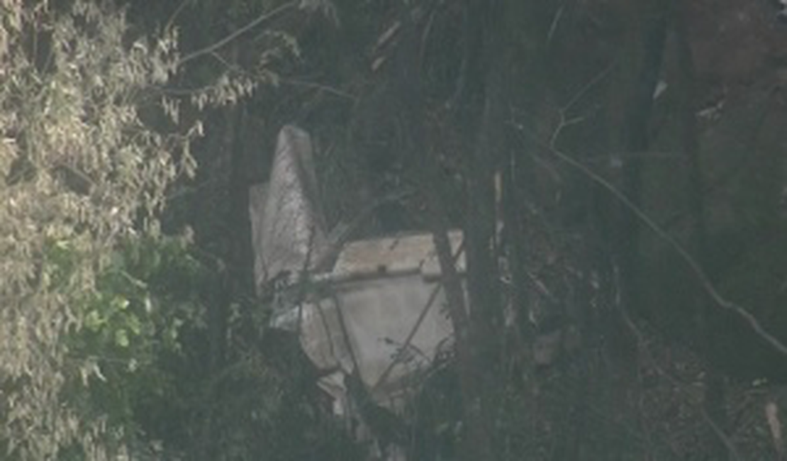 Avião de pequeno porte cai na Serra da Cantareira em SP