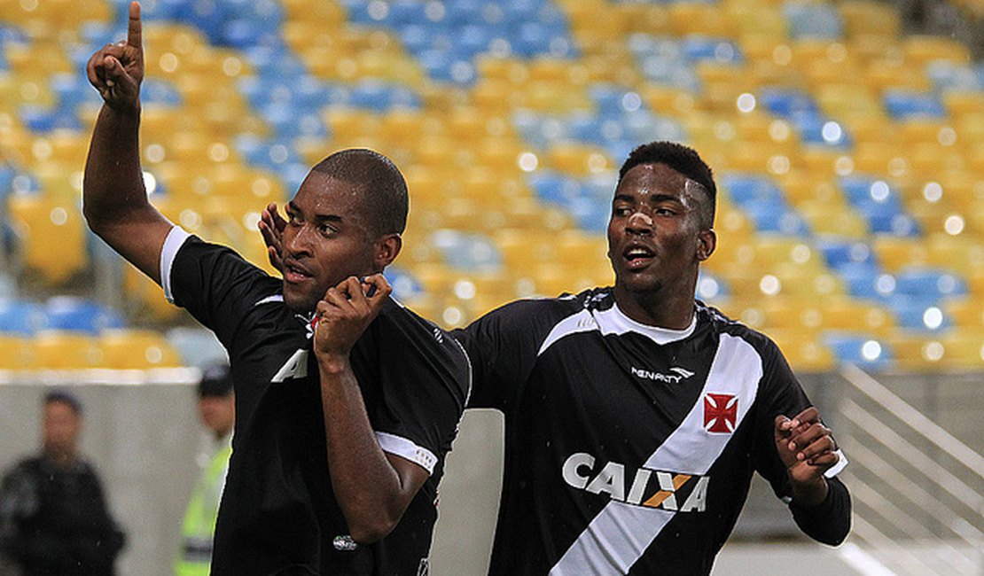 Com polêmica, Vasco derrota o Cruzeiro por 2 a 1 no Maracanã