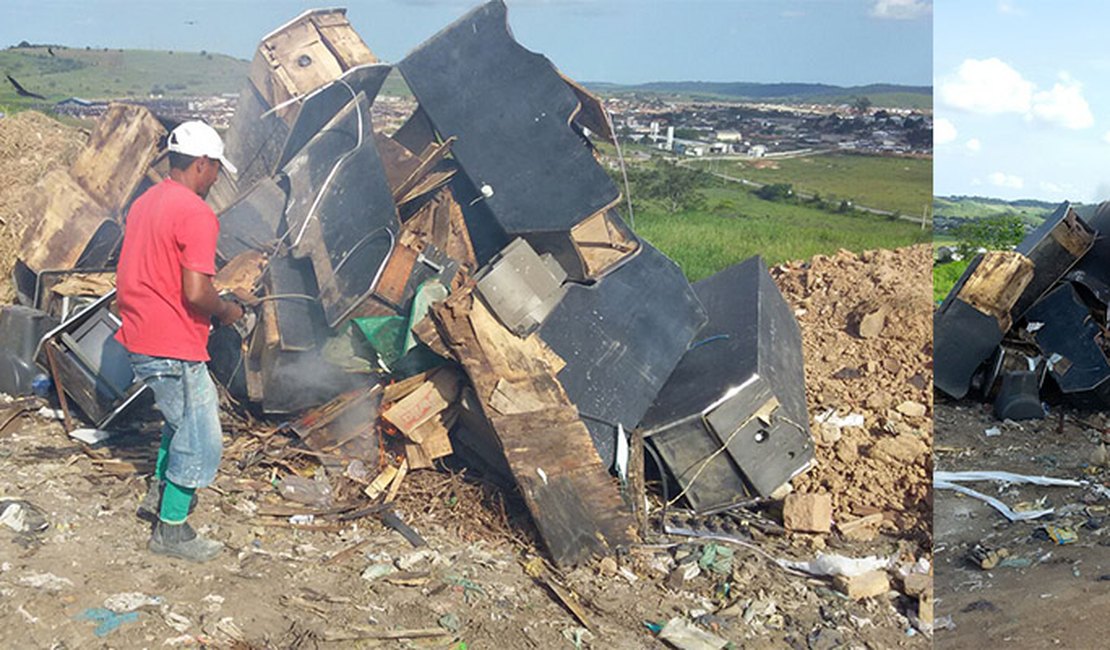 Polícia Civil incinera máquinas de caça-níqueis em Murici, AL