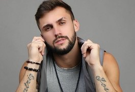 Arthur Picoli fala de recomeço e fãs brigam por romance com Carla Diaz