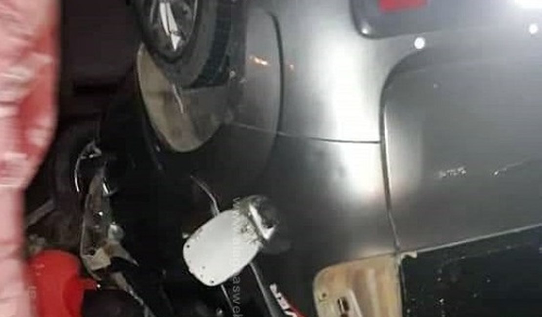 Homem perde controle de veículo e colide contra trator em Coruripe