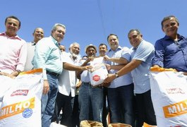 Pequenos produtores são beneficiados com a entrega de mais de 100 toneladas de grãos